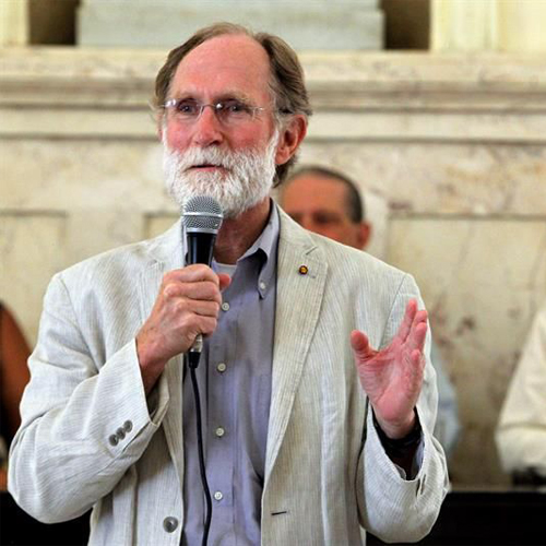 Peter Agre speaks into a microphone at the Cuba Academy of Sciences