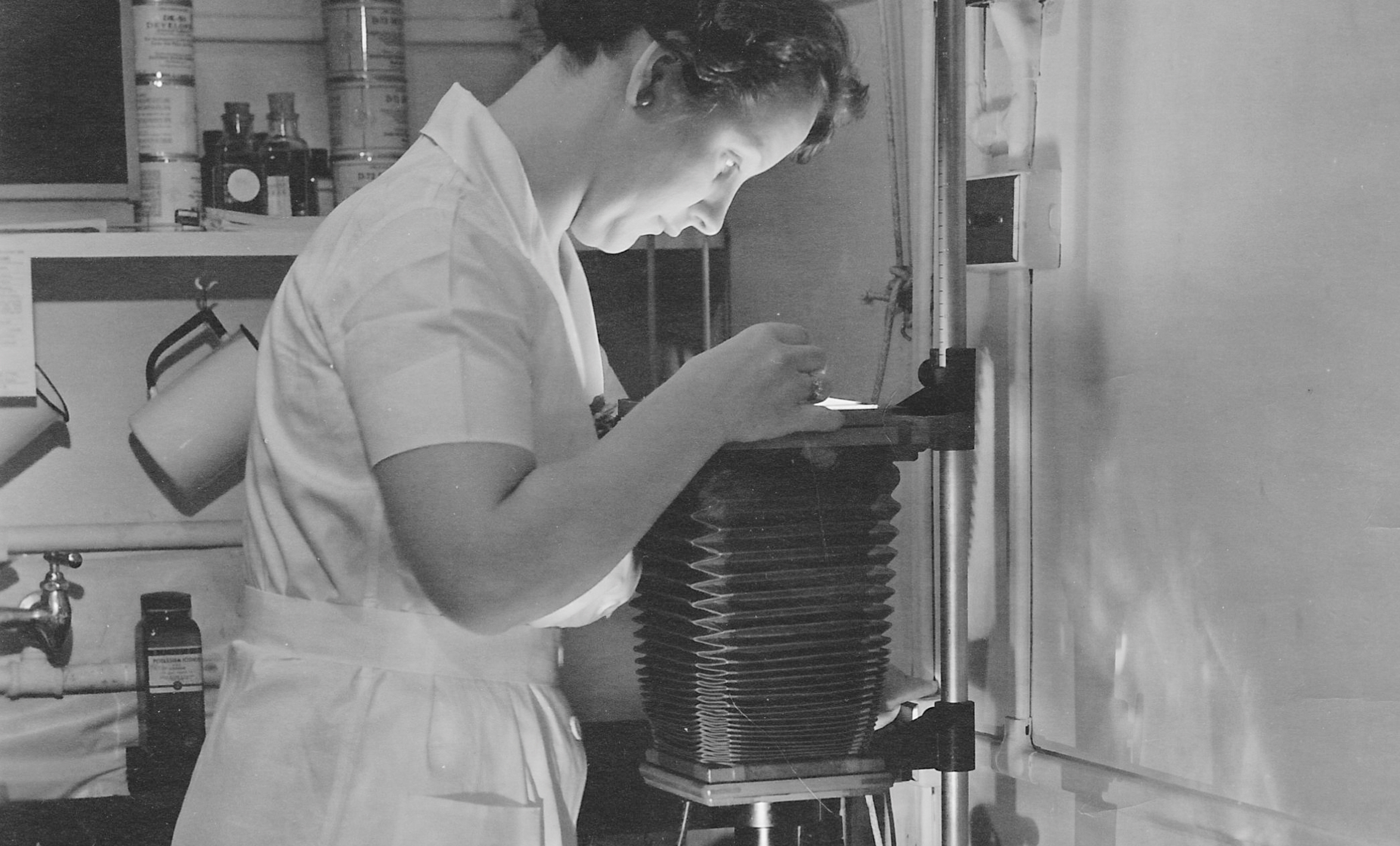Black and white photo of Lydia Childs Eskridge, a student in Professor Robert Hegner's medical zoology lab