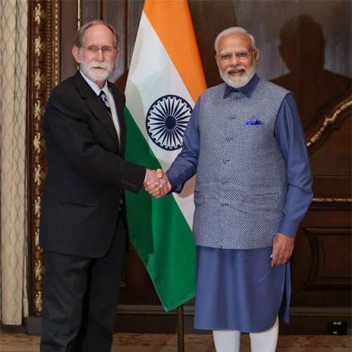 Agre shakes hands with Narendra Modi