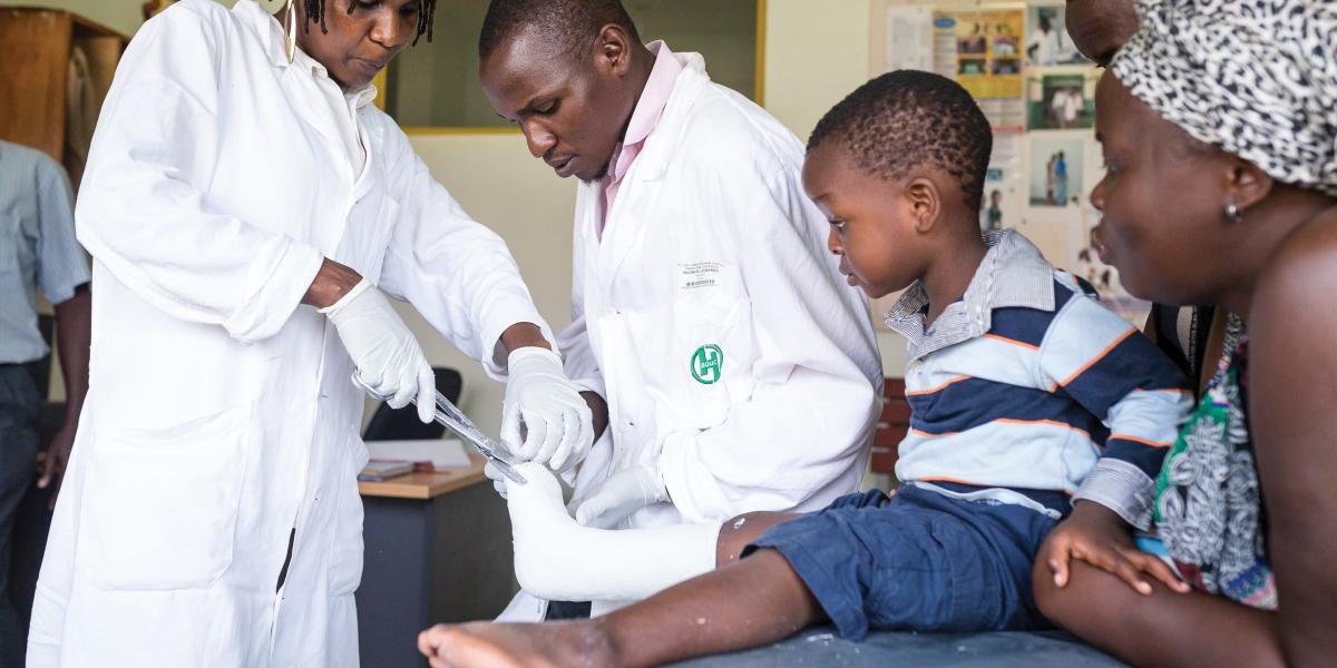 Rehabilitation professionals apply casting to correct a young patient’s clubfoot condition at Mulago National Referral Hospital in Kampala, Uganda. Photo: Dan Vernon/MiracleFeet.