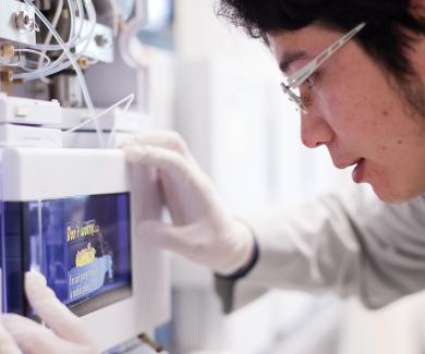 Postdoc Dingyin Tao in the lab with Rhoel Dinglasan